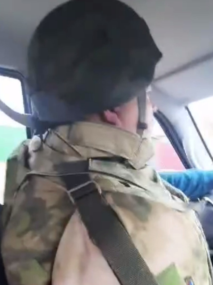 Глава Козинки помогает желающим людям уехать из обстреливаемого села