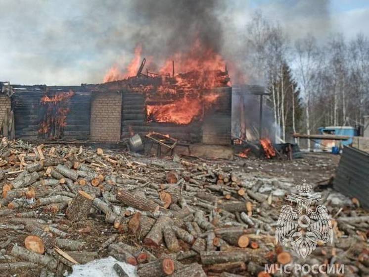 Огонь полностью уничтожил ферму в Тверской области