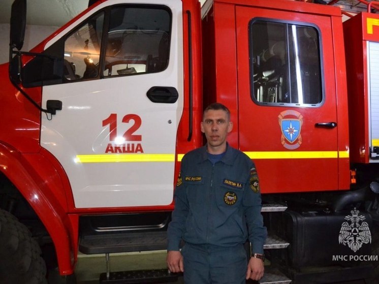 Пожарный помог водителю грузовика с проколотыми колесами в Забайкалье
