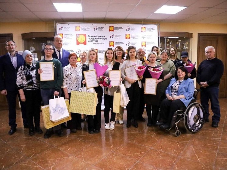  В Серпухове дети-сироты получили сертификаты на приобретение жилья