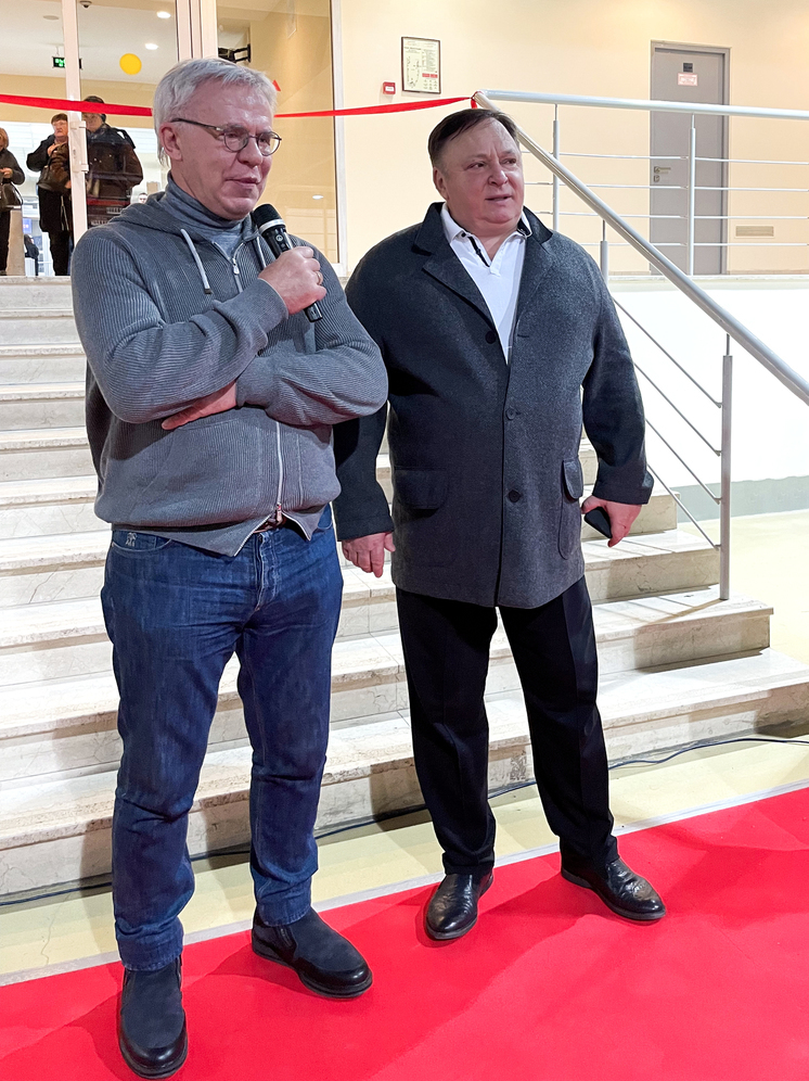 Олег Валенчук и Вячеслав Фетисов открыли крупнейшую в стране весеннюю выставку