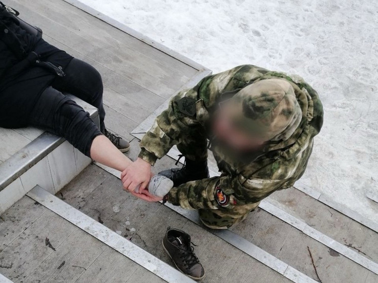Орловские «катуковцы» помогли упавшей с лестницы женщине