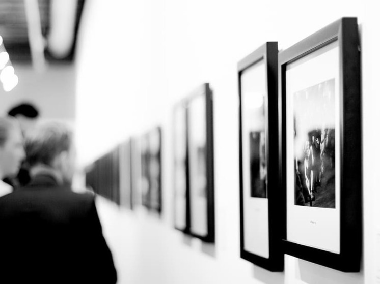 В Амвросиевке открыли выставку художников-фронтовиков