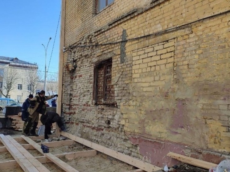 В Тамбове на Моршанском шоссе приступили к ремонту обрушившейся стены общежития