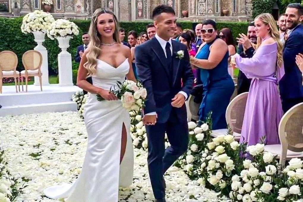 Жена нападающего "Интера" Лаутаро Мартинеса взбудоражила сеть "незаконными" снимками