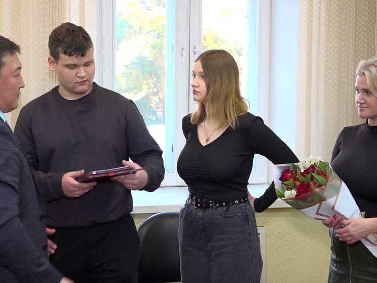Глава Ленского района Якутии вручил с орден мужества семье погибшего участника СВО