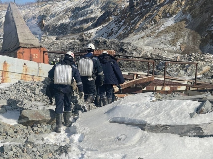 В Амурской области на обвалившейся шахте продолжают пробиваться к рабочим под завалами