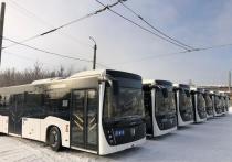 Глава регионального Минтранса Антон Воронов сообщил губернатору Алтайского края Виктору Томенко, что новые автобусы марки НефАЗ появятся на дорогах Барнаула в ближайшее время.