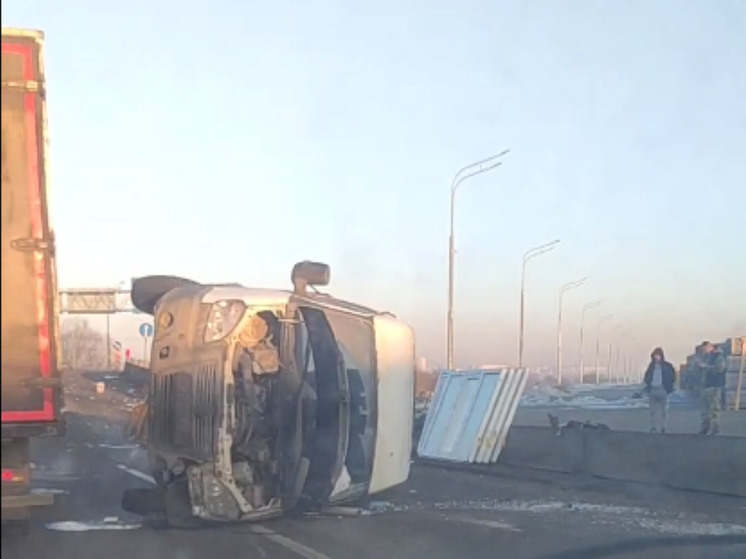 В серьезном ДТП под Раменским перевернулся автомобиль