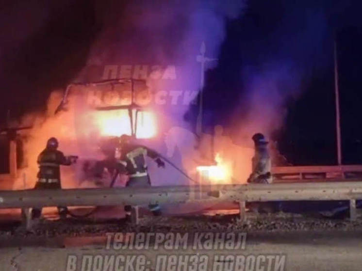 В Пензе на федеральной трассе сгорела фура
