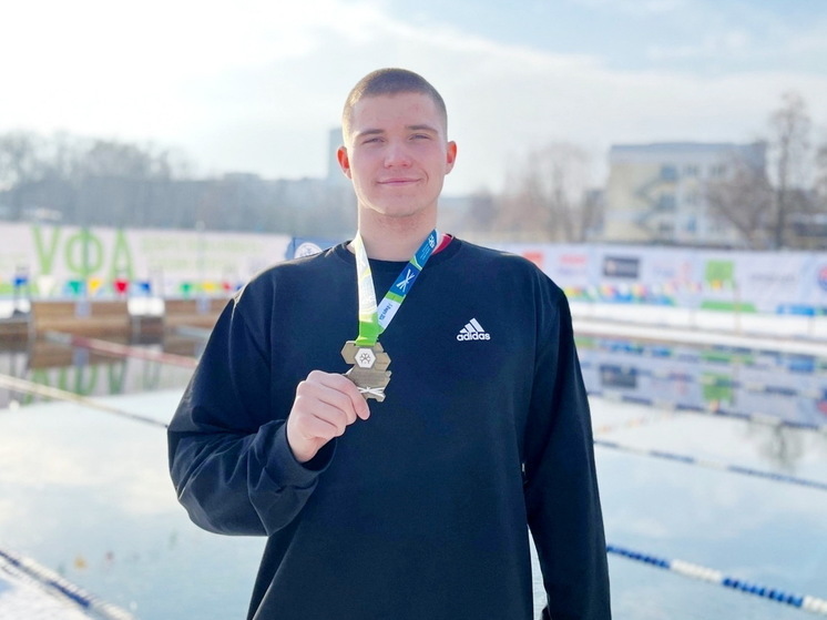Ямальский спортсмен стал рекордсменом России по зимнему плаванию