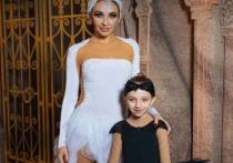 Татьяна Навка с семилетней дочерью Надей находятся на съемках фильма в Санкт-Петербурге