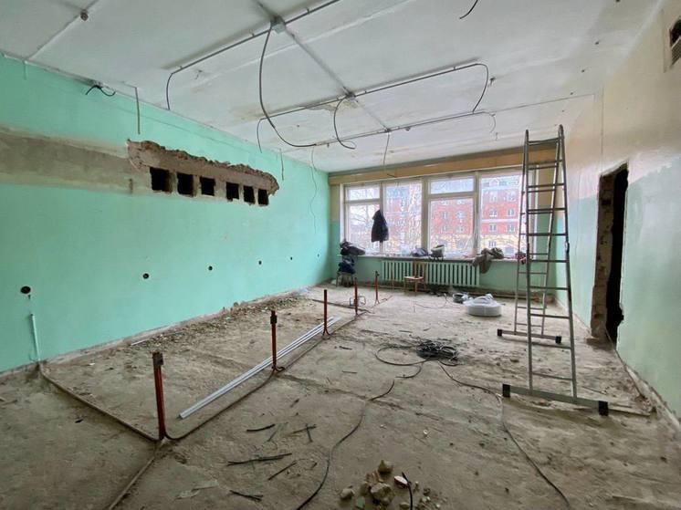 Строители приступили к ремонту в школе №23 в Пскове