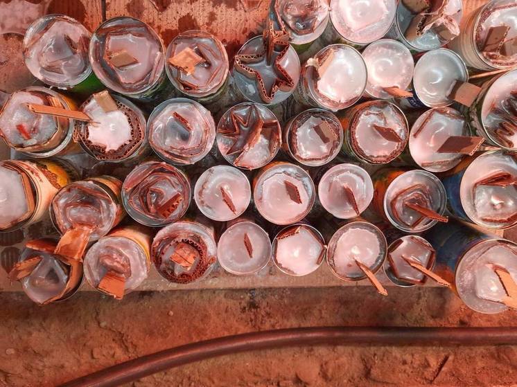 Сотрудники «Забайкалпожспас» изготовили 78 окопных свечей для бойцов СВО