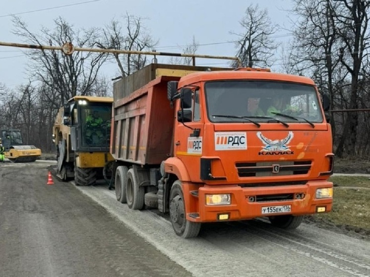 Ямальцы приступили к ремонту дорог в Волновахе