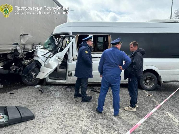 Прокуратура начала проверку после ДТП с пассажирским автобусом и фурой в Осетии