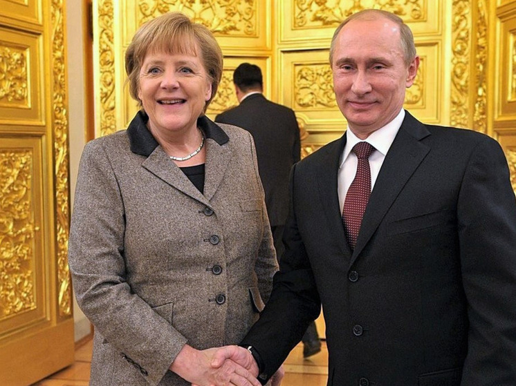 Рокетт: Меркель предупреждала о безумии в случае вступления Украины в НАТО