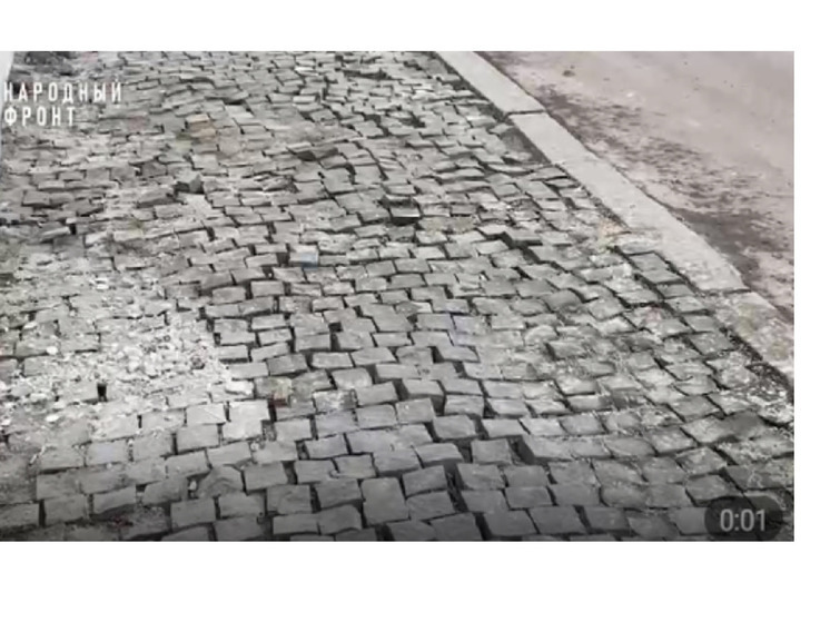 «Танцующий» тротуар в Суздале отремонтируют уже весной