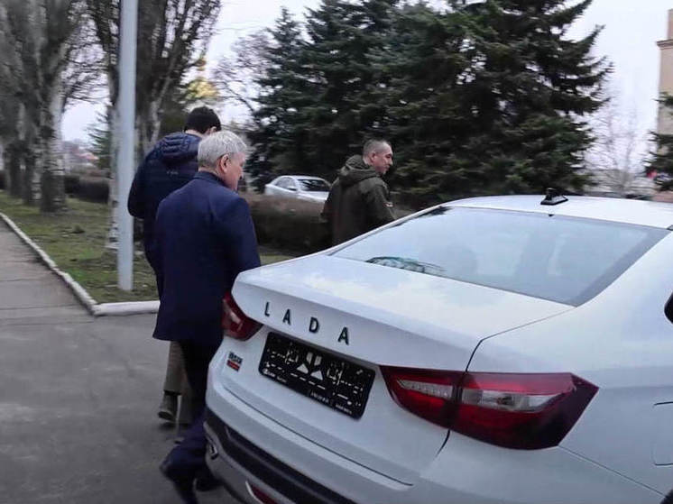 Власти Забайкалья передали две Lada Vesta подшефному округу ДНР