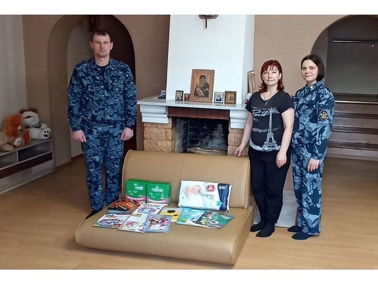 В Сафоновский дом для мамы пришли гости из УФСИН с подарками