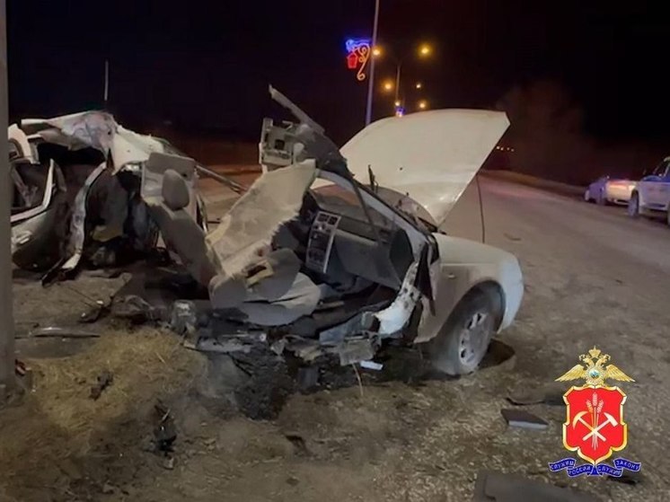 Машину разорвало на две части: один человек погиб и трое пострадали в результате жуткой аварии в Новокузнецке