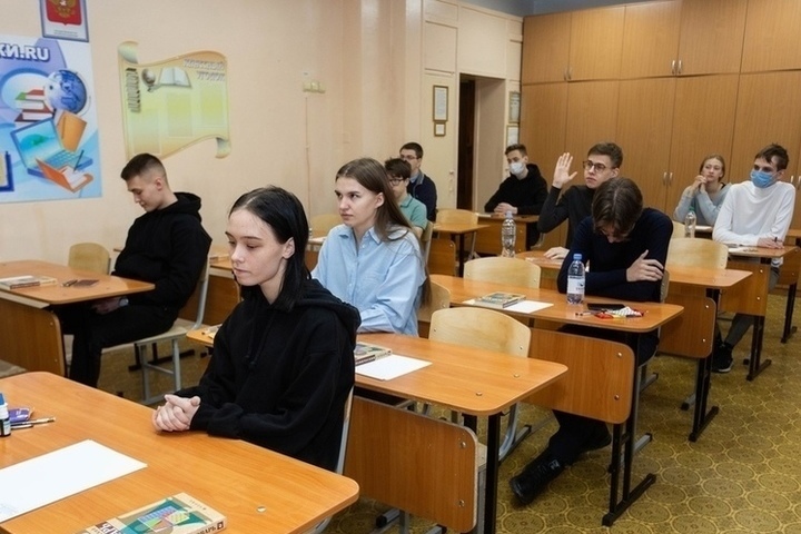 Нск экзамен. Школьники на ЕГЭ Новосибирск. Школа 144 Самара. Школа 144 Самара фото выпускники. Школа 144 в Самаре фото.