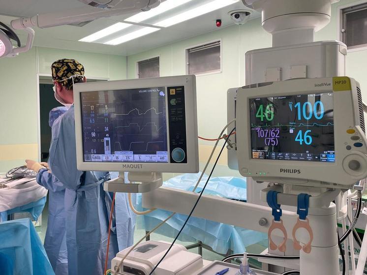 Сахалинские хирурги впервые провели операцию по удалению раковой опухоли на почке