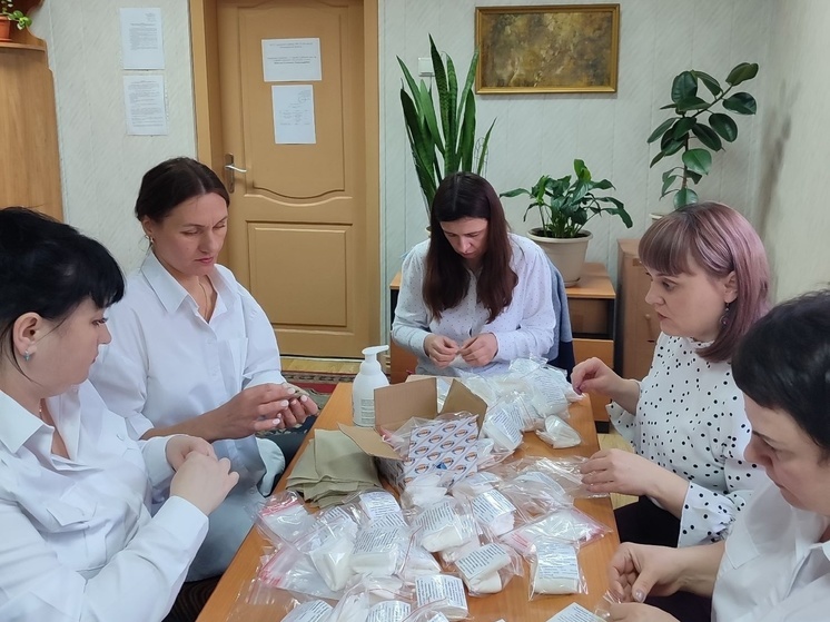 Приставы Вязниковского района изготавливают гуманитарную помощь