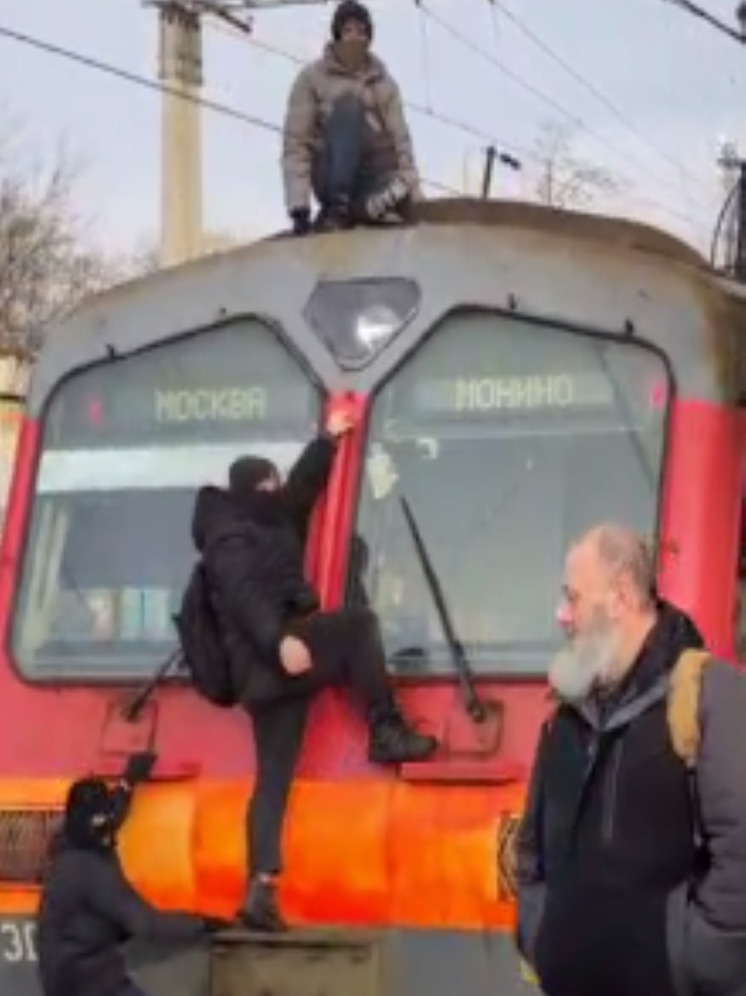 Группа зацеперов в Болшево схлестнулась с пассажирами на платформе