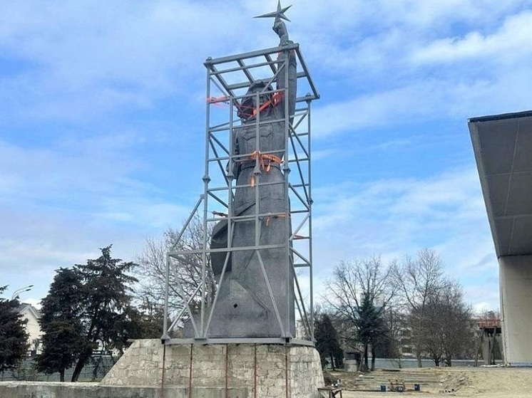 В Краснодаре начали ремонт памятника «Аврора»