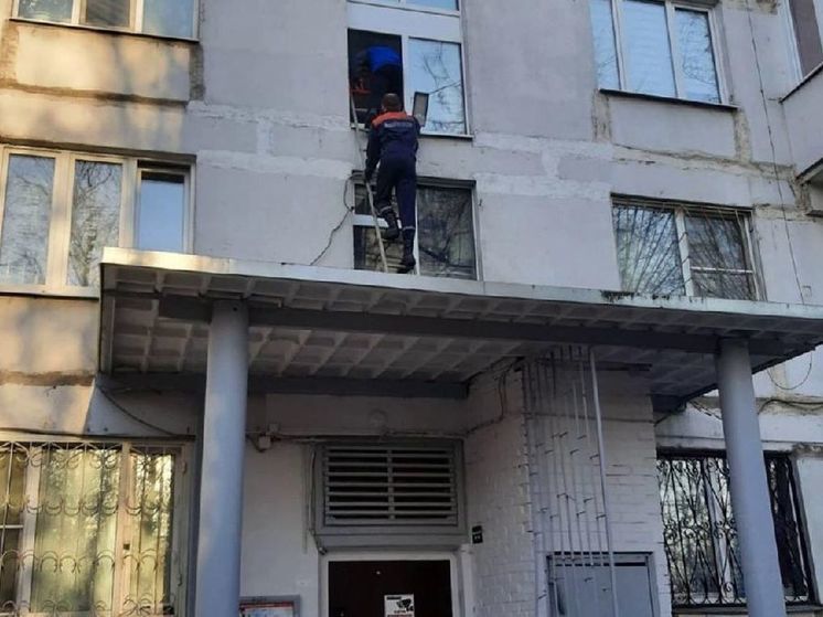 Спасатели сняли подростка с козырька высотки в Одинцово