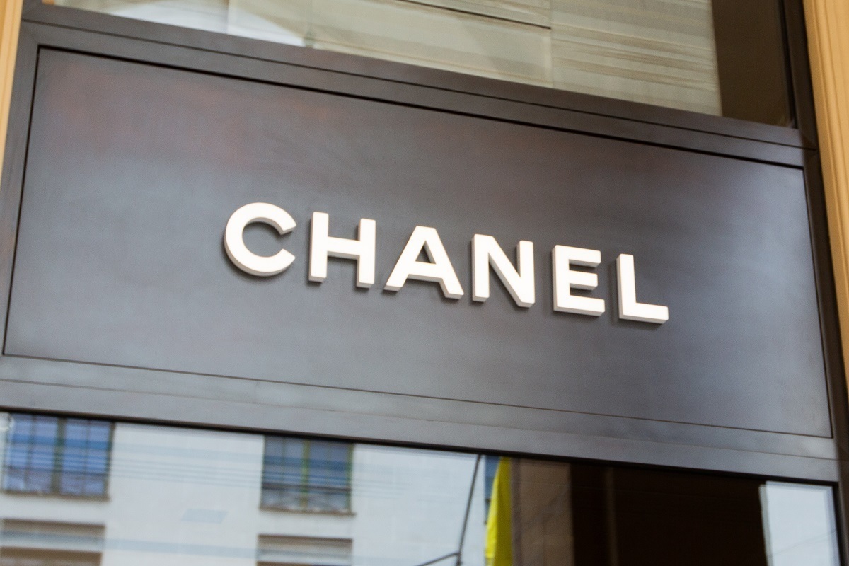 Модный дом Chanel решил полностью уйти из России | Экономика