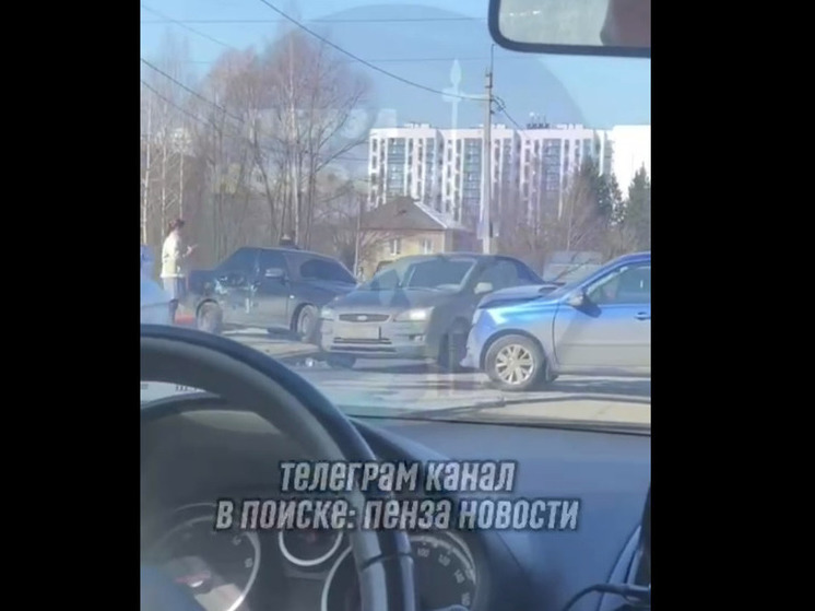 В Пензе  движение на улице Измайлова парализовало из-за ДТП
