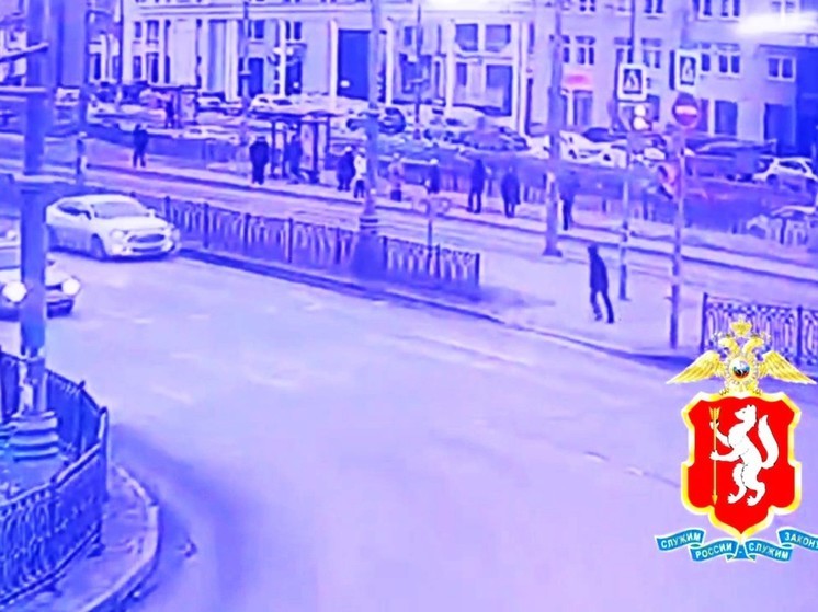 Пешеход в Екатеринбурге получил переломы при переходе на запрещающий сигнал