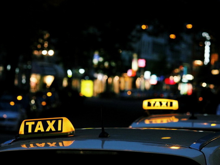 Клиенты ВТБ увеличили траты на такси на четверть