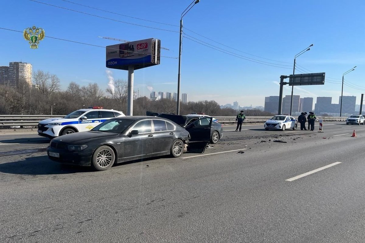 Вдову на «БМВ» раздавил на Новой Риге гражданин Сербии - МК