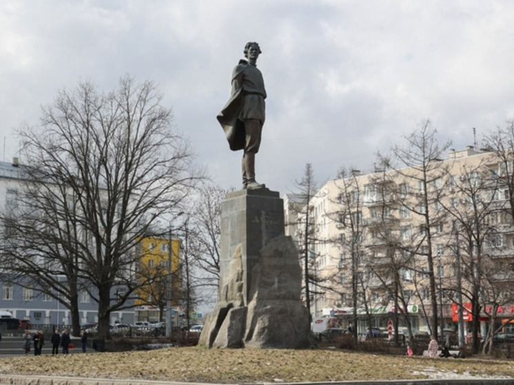 Потомки Максима Горького возложат цветы к памятнику писателю в Нижнем Новгороде