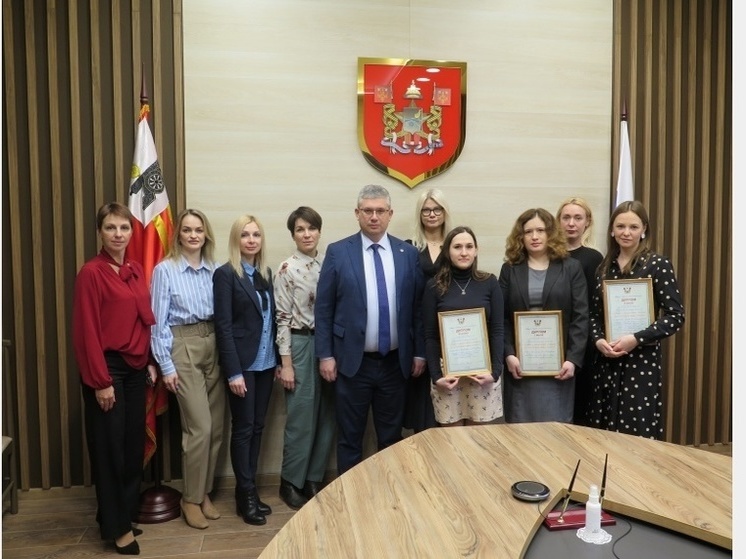 В Администрации Смоленска наградили лучших муниципальных служащих