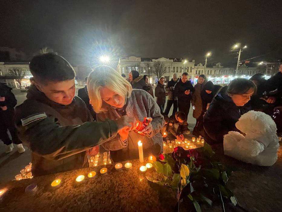 Candles were lit in Simferopol in memory of the victims of terrorists in 