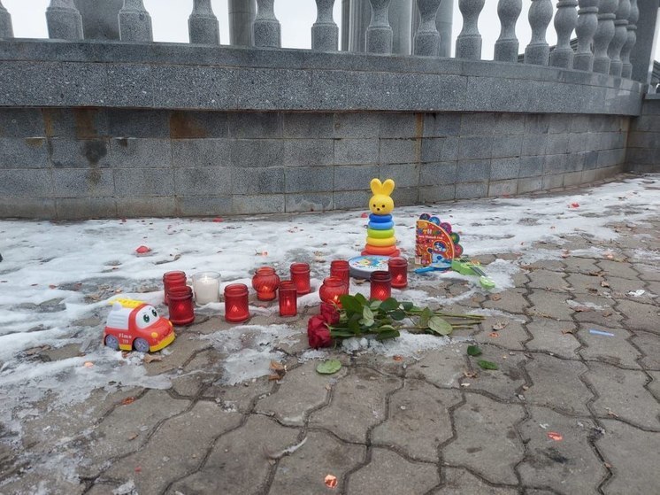 В Благовещенске жители организовали мемориал погибшим в Крокусе