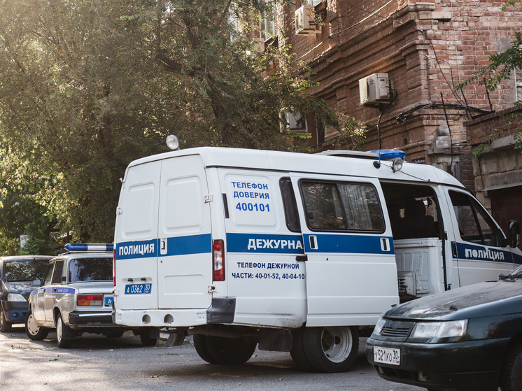 Астраханские полицейские задержали таксиста, укравшего аккумулятор
