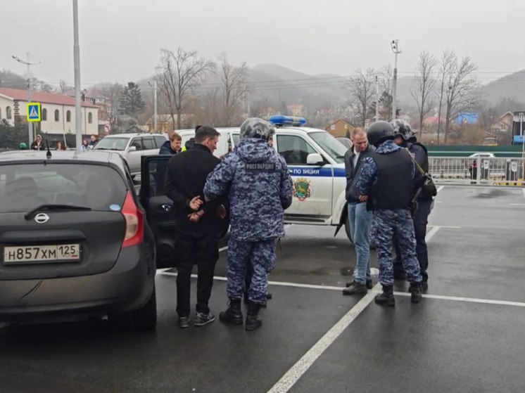 После эвакуации ТЦ во Владивостоке прошли задержания