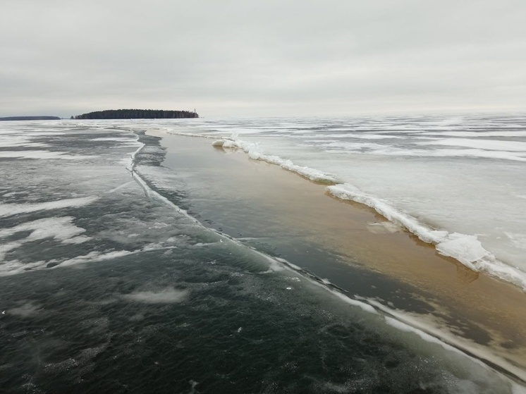 Лед на Онего вскрылся у Ивановских островов рядом с Петрозаводском