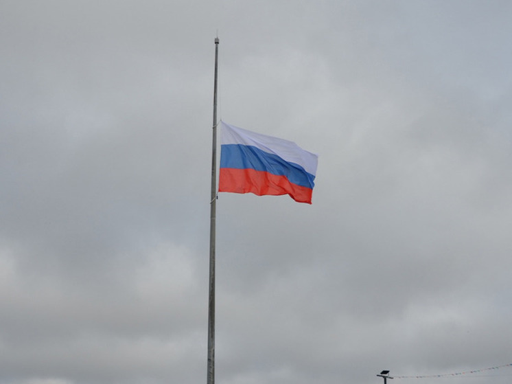В Советске приспустили самый большой флаг России в Калининградской области