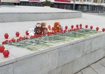 В Ставрополе мемориал по погибшим в теракте в подмосковном «Крокус Сити Холле» организовали у подножия «Ангела» на Александровской площади