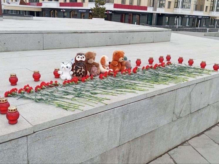 В Ставрополе возлагают цветы у подножия «Ангела» в память о погибших в теракте в «Крокусе»