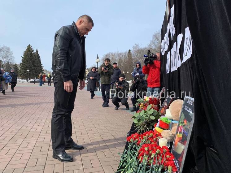 Глава Марий Эл возложил цветы в память о погибших в «Крокус Сити Холле»