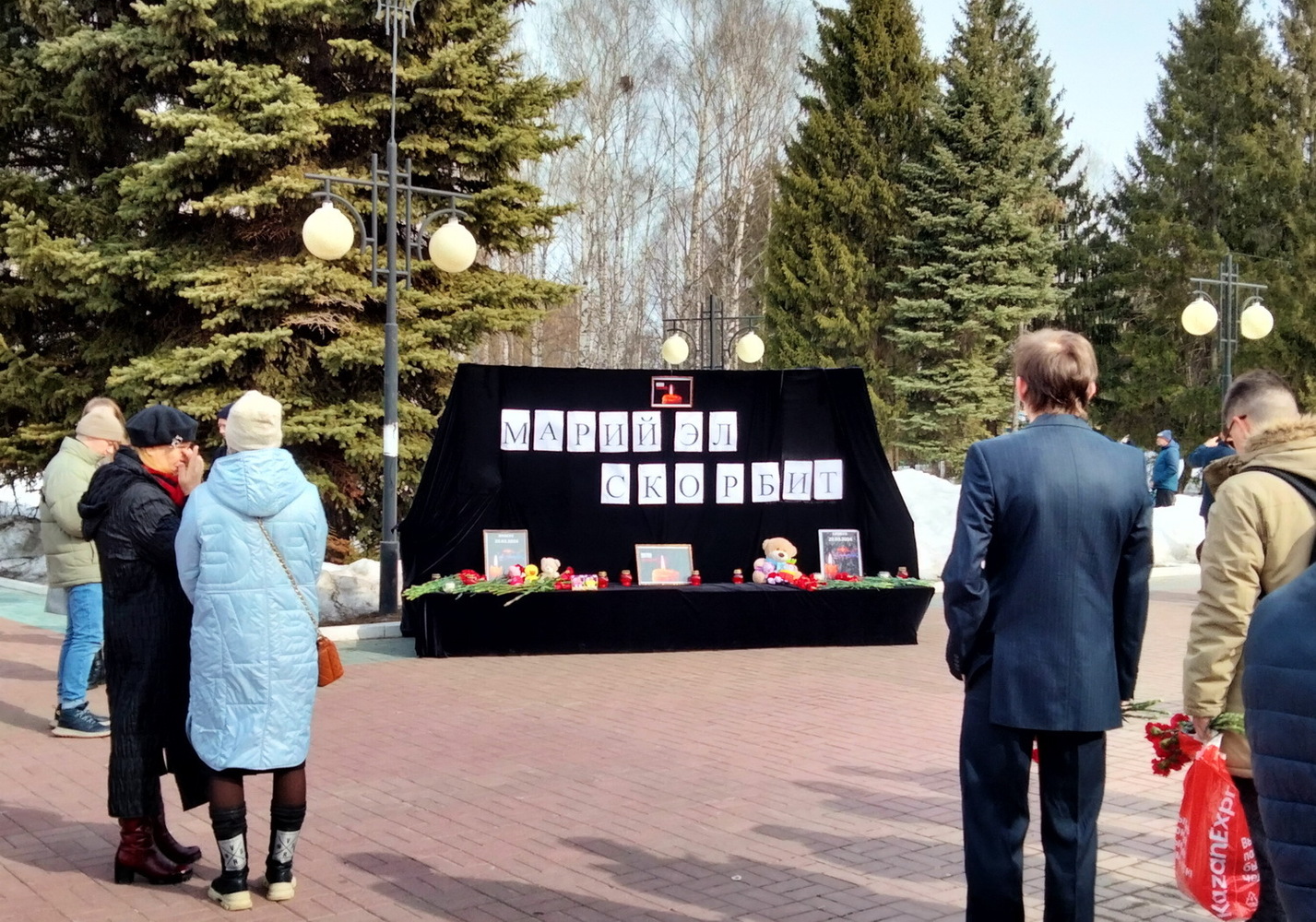 В память о погибших в Подмосковье в городах и райцентрах Марий Эл организованы мемориалы