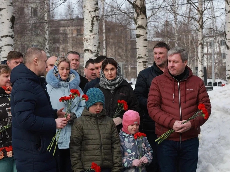В Архангельске возложили цветы в память о погибших в результате теракта