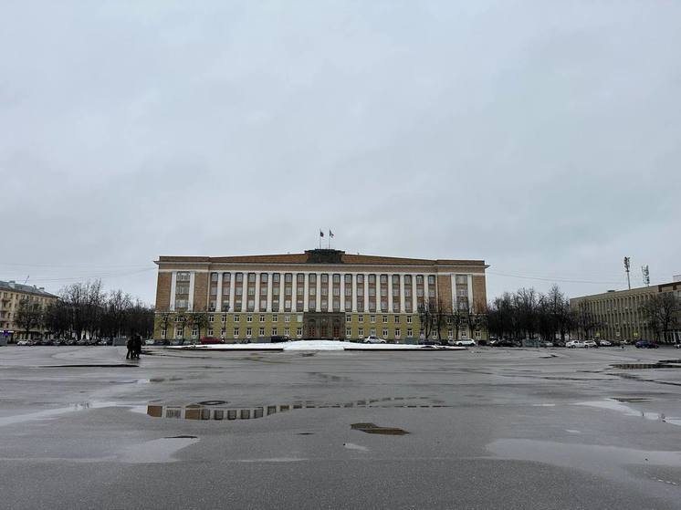 На здании правительства Новгородской области приспустили флаги в знак скорби